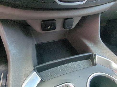 Used 2021 Chevrolet Traverse LT FWD image 20