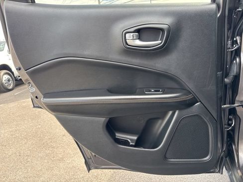 Used 2019 Jeep Compass Limited FWD image 18
