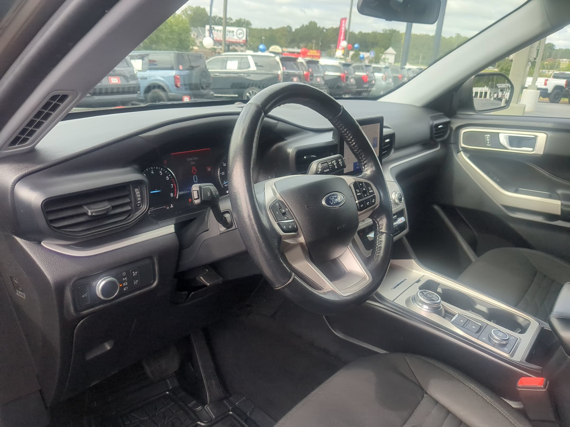 Used 2021 Ford Explorer XLT AWD/4WD image 13