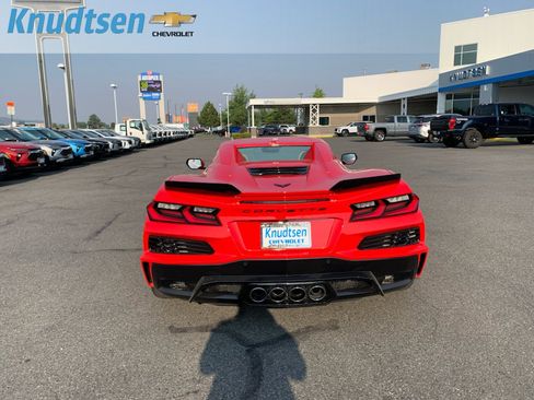 Used 2024 Chevrolet Corvette Z06 RWD image 6