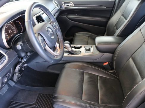 Used 2017 Jeep Grand Cherokee Limited w/ Luxury Group II image 18