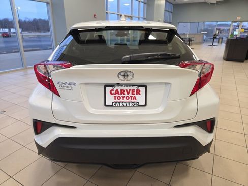 Used 2021 Toyota C-HR XLE image 8
