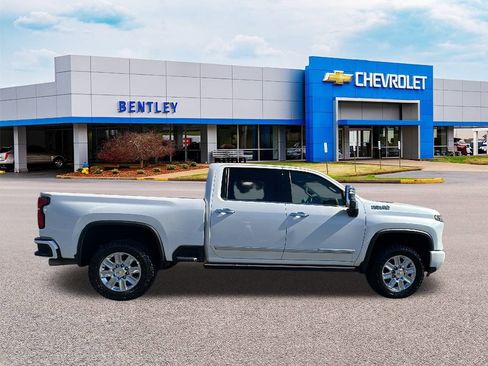 Used 2024 Chevrolet Silverado 2500 High Country w/ High Country Premium Package image 6