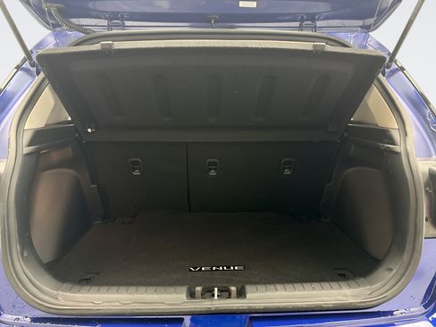 Used 2024 Hyundai Venue Limited FWD image 19