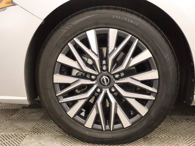 Used 2025 Nissan Altima 2.5 SV FWD image 39