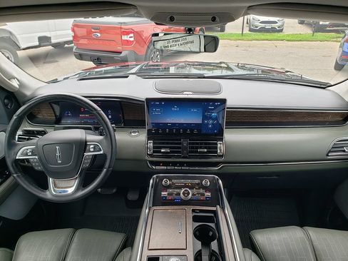Used 2024 Lincoln Navigator Black Label AWD/4WD image 13