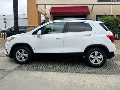 Used 2020 Chevrolet Trax LT w/ LT Convenience Package image 8