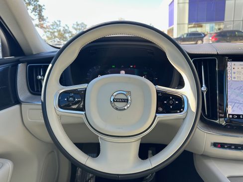Used 2023 Volvo XC60 T8 Ultimate image 17