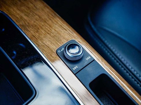 Used 2023 Audi Q5 Premium w/ Convenience Package image 23