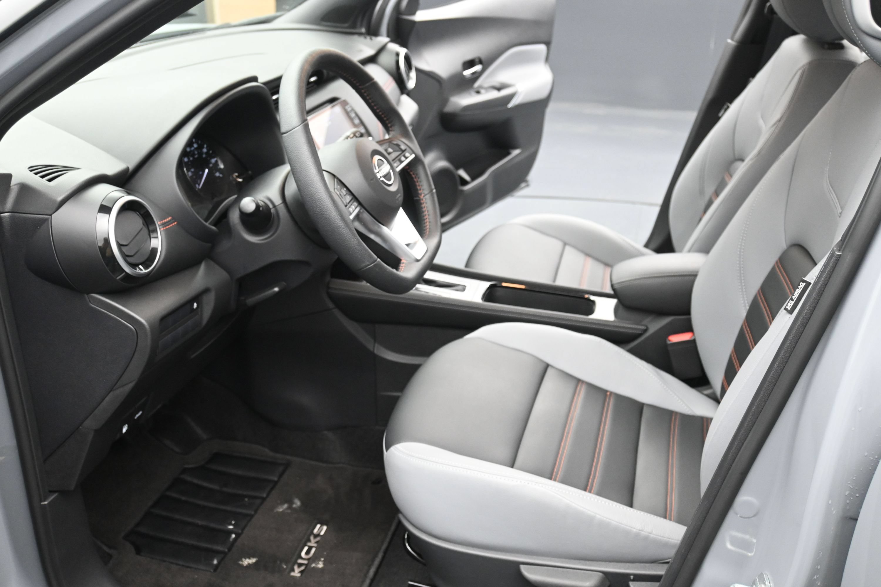 Used 2024 Nissan Kicks SR w/ SR Premium Package FWD image 23
