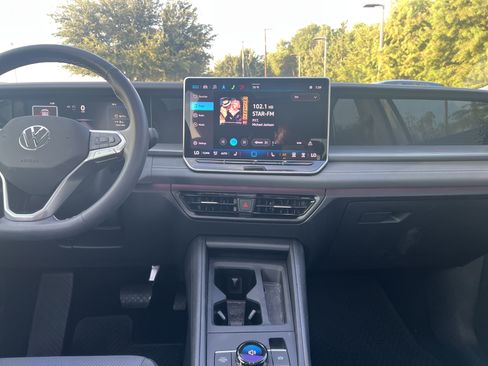 Used 2025 Volkswagen Tiguan SE w/ Panoramic Sunroof Package FWD image 26