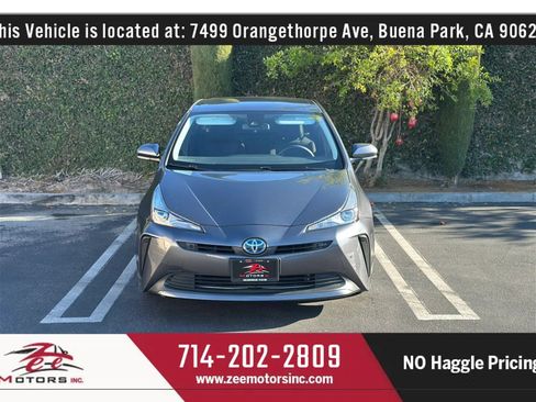 Used 2020 Toyota Prius LE FWD image 3
