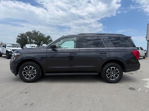 Used 2024 Ford Expedition XLT RWD image 2