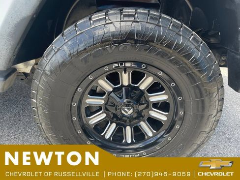 Used 2016 Jeep Wrangler Sport w/ Connectivity Group AWD/4WD image 34