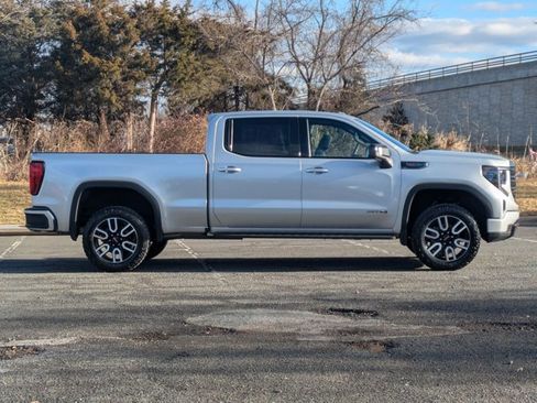 Used 2022 GMC Sierra 1500 AT4 w/ AT4 Premium Package image 4
