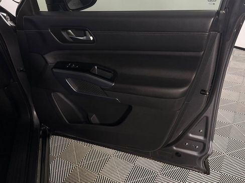 Used 2023 Nissan Pathfinder SL FWD image 32