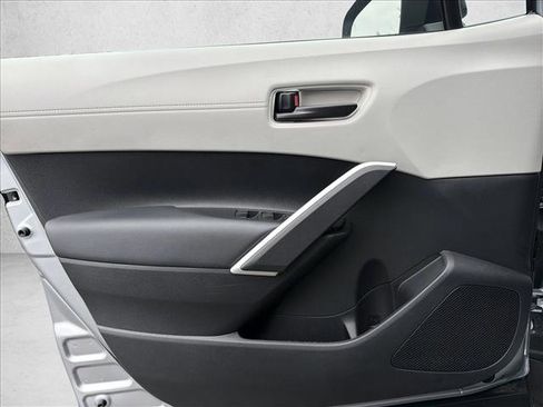 Certified 2025 Toyota Corolla Cross LE image 10