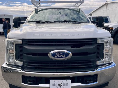 Used 2018 Ford F250 XL w/ Power Equipment Group RWD image 2