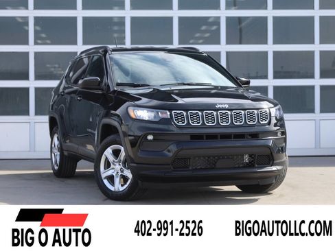 Used 2024 Jeep Compass Latitude w/ Convenience Group image 1
