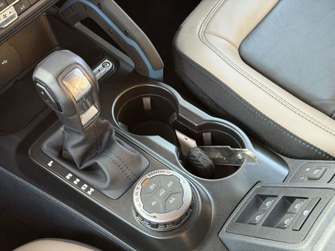 Used 2023 Ford Bronco Wildtrak image 9