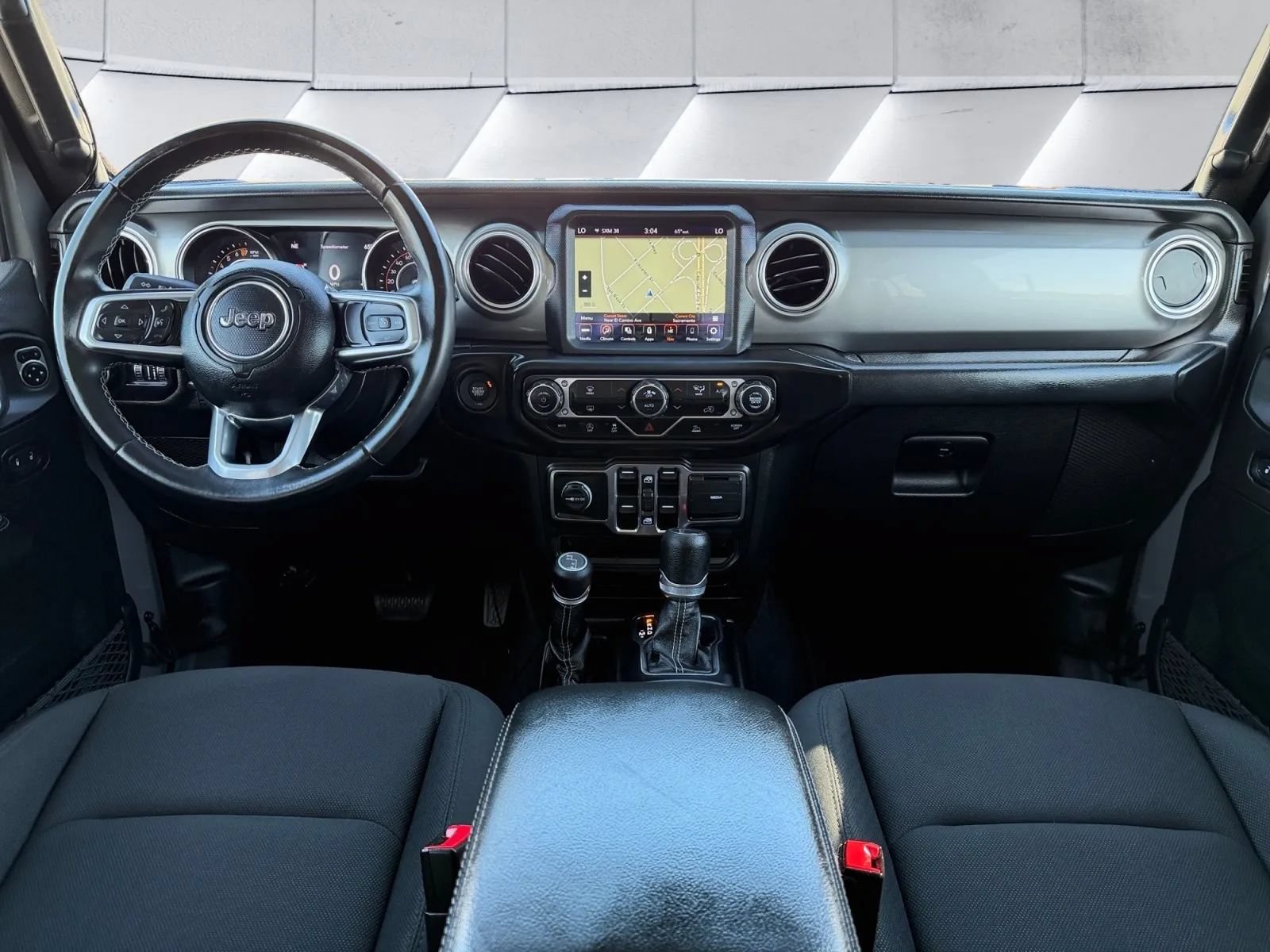 Used 2020 Jeep Gladiator Overland AWD/4WD image 12