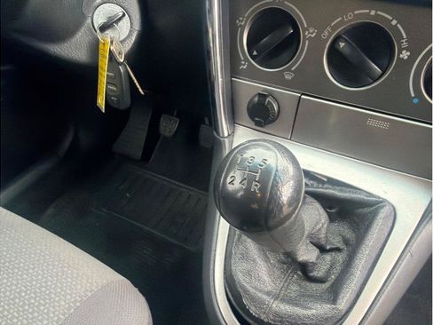 Used 2004 Toyota Matrix w/ PWR Pkg FWD image 5