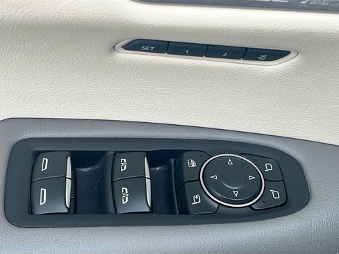 Used 2025 Cadillac XT5 Premium Luxury FWD image 18