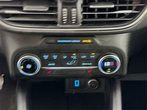 Used 2020 Ford Escape SE image 15