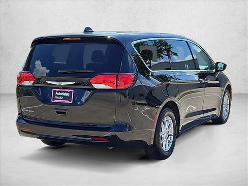 Used 2024 Chrysler Voyager LX FWD image 5