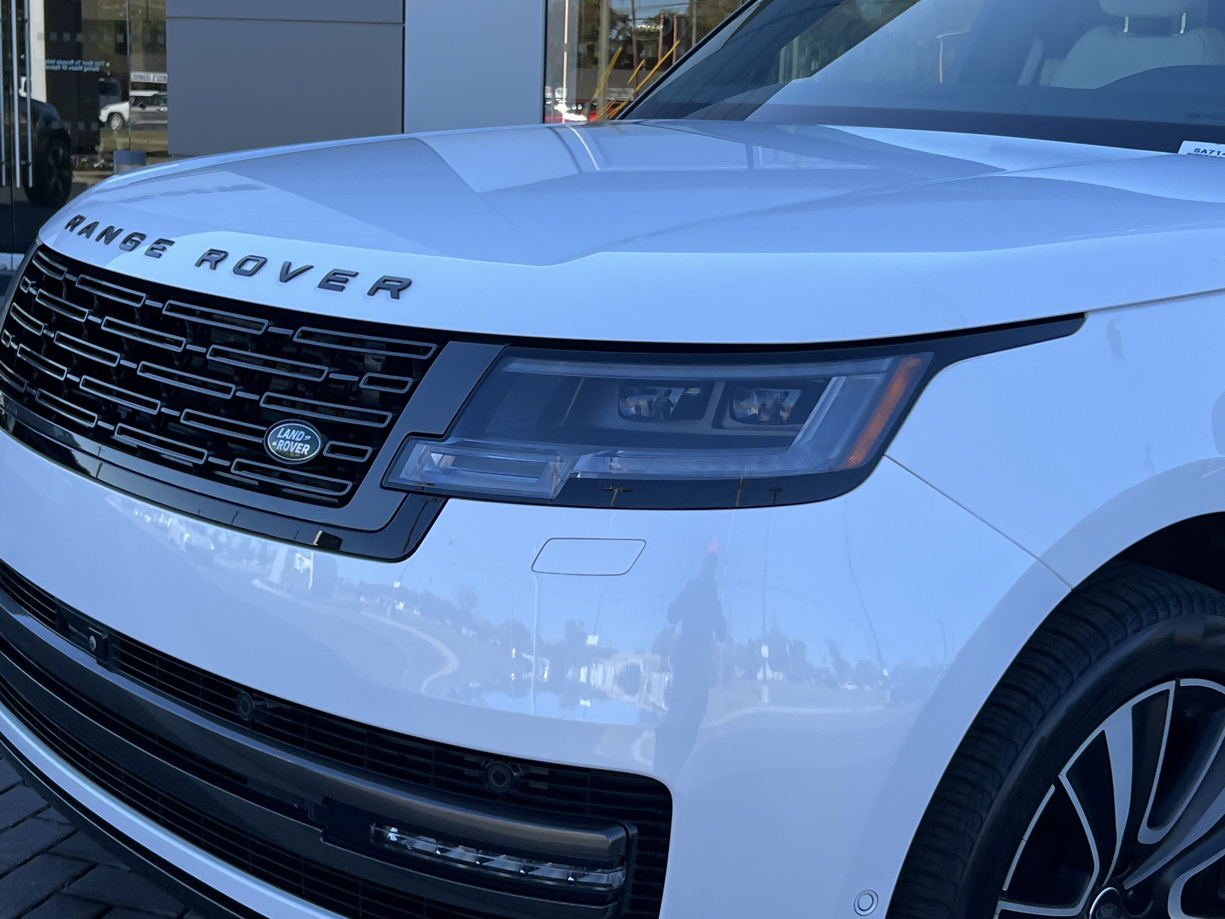 Certified 2025 Land Rover Range Rover SE AWD/4WD image 35