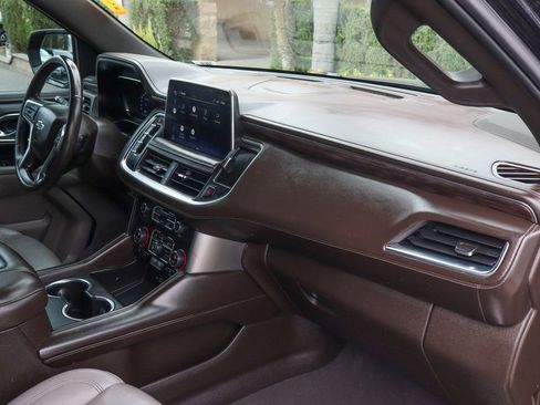 Used 2022 Chevrolet Suburban Z71 w/ Luxury Package image 42