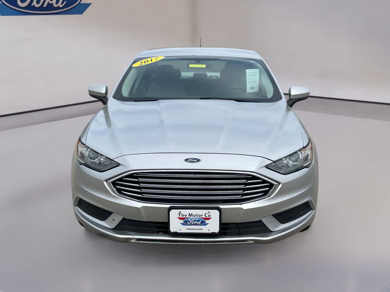 Used 2017 Ford Fusion SE FWD image 2