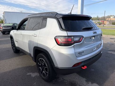 Used 2025 Jeep Compass Trailhawk w/ Trailhawk Elite Group AWD/4WD image 8