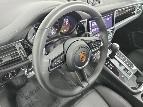 Certified 2026 Porsche Macan AWD/4WD image 4