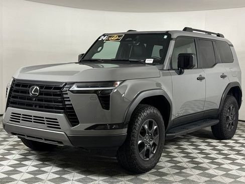 Used 2024 Lexus GX 550 AWD/4WD image 2