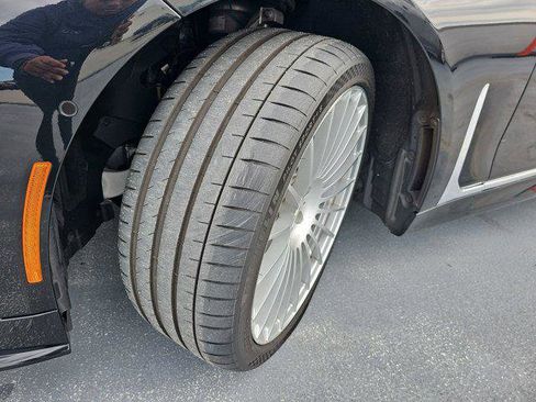 Used 2022 BMW ALPINA B7 xDrive w/ Luxury Rear Seating Package image 33