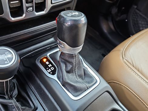 Used 2020 Jeep Wrangler Unlimited Sahara image 15