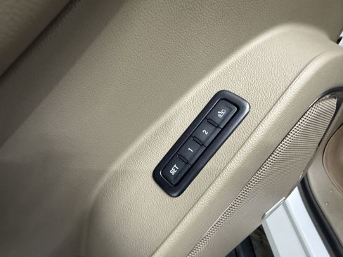 Used 2017 Chevrolet Suburban Premier image 11