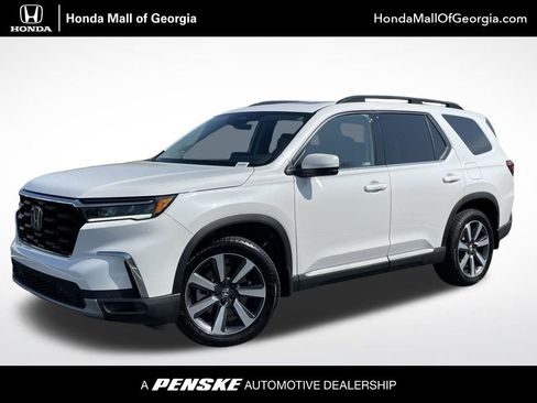 Certified 2025 Honda Pilot Touring image 1