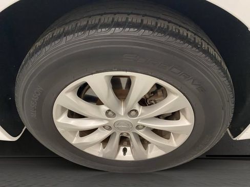 Used 2017 Chrysler Pacifica Touring-L FWD image 39