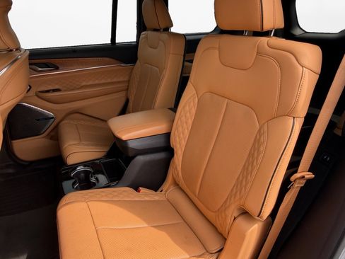 Used 2021 Jeep Grand Cherokee L Summit AWD/4WD image 15