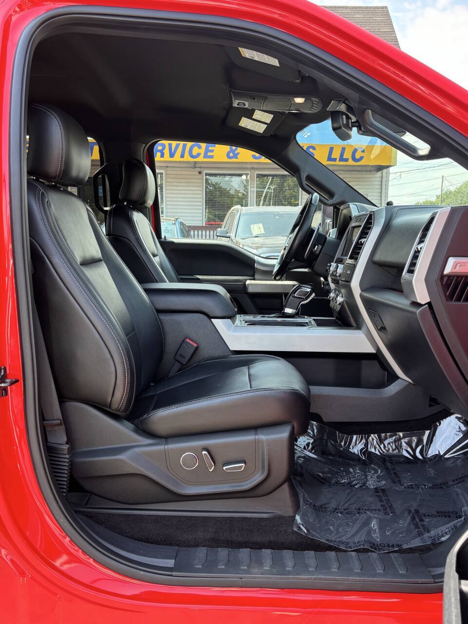 Used 2017 Ford F150 Lariat w/ Equipment Group 502A Luxury AWD/4WD image 20