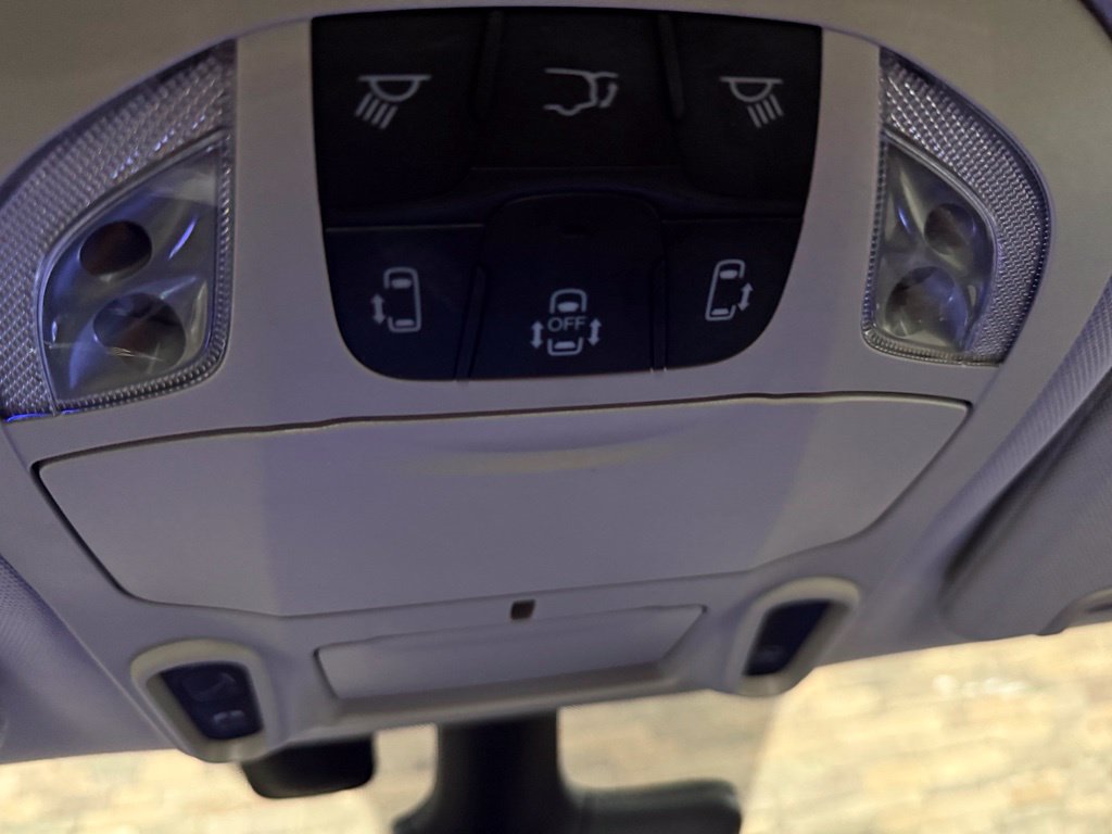 Used 2017 Chrysler Pacifica Limited w/ UConnect Theater Package FWD image 26