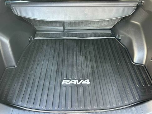 Used 2023 Toyota RAV4 LE AWD/4WD image 18