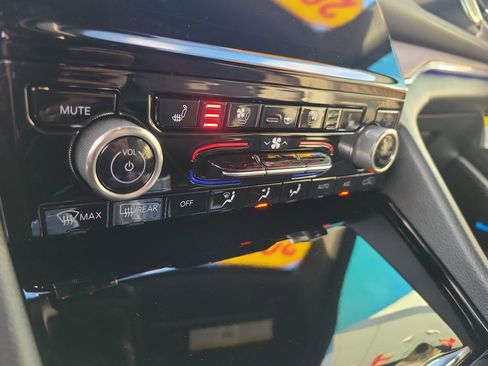 Used 2025 Jeep Grand Cherokee Summit w/ Obsidian Package image 21