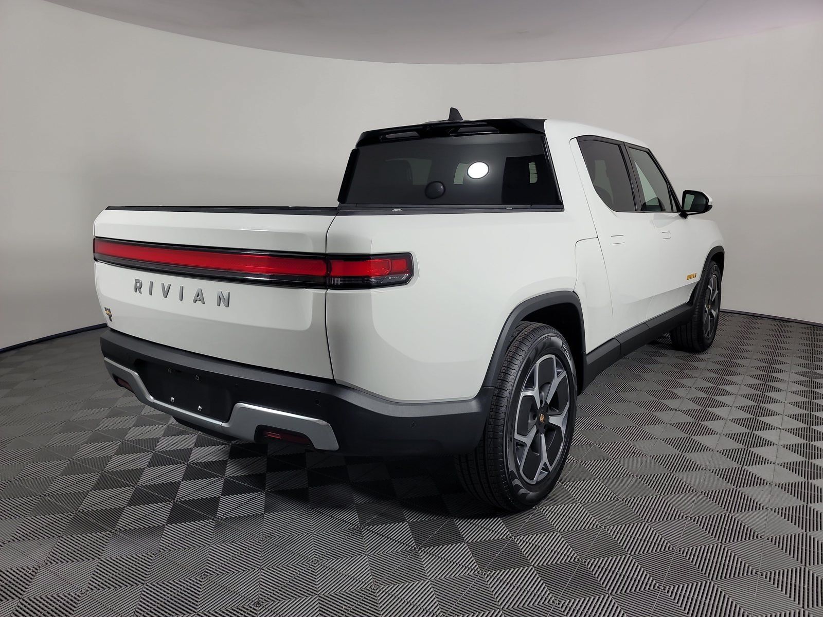 Used 2022 Rivian R1T Adventure AWD/4WD image 5
