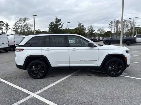 Used 2023 Jeep Grand Cherokee Limited w/ Black Appearance Package image 2