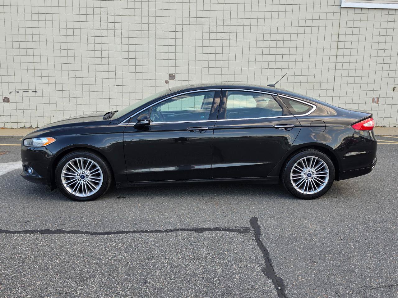 Used 2015 Ford Fusion SE w/ Equipment Group 202A AWD/4WD image 4