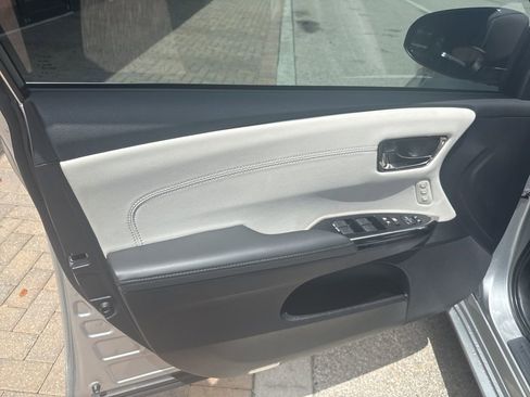 Used 2018 Toyota Avalon XLE Premium FWD image 14