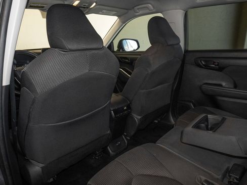Used 2022 Toyota Highlander LE image 35